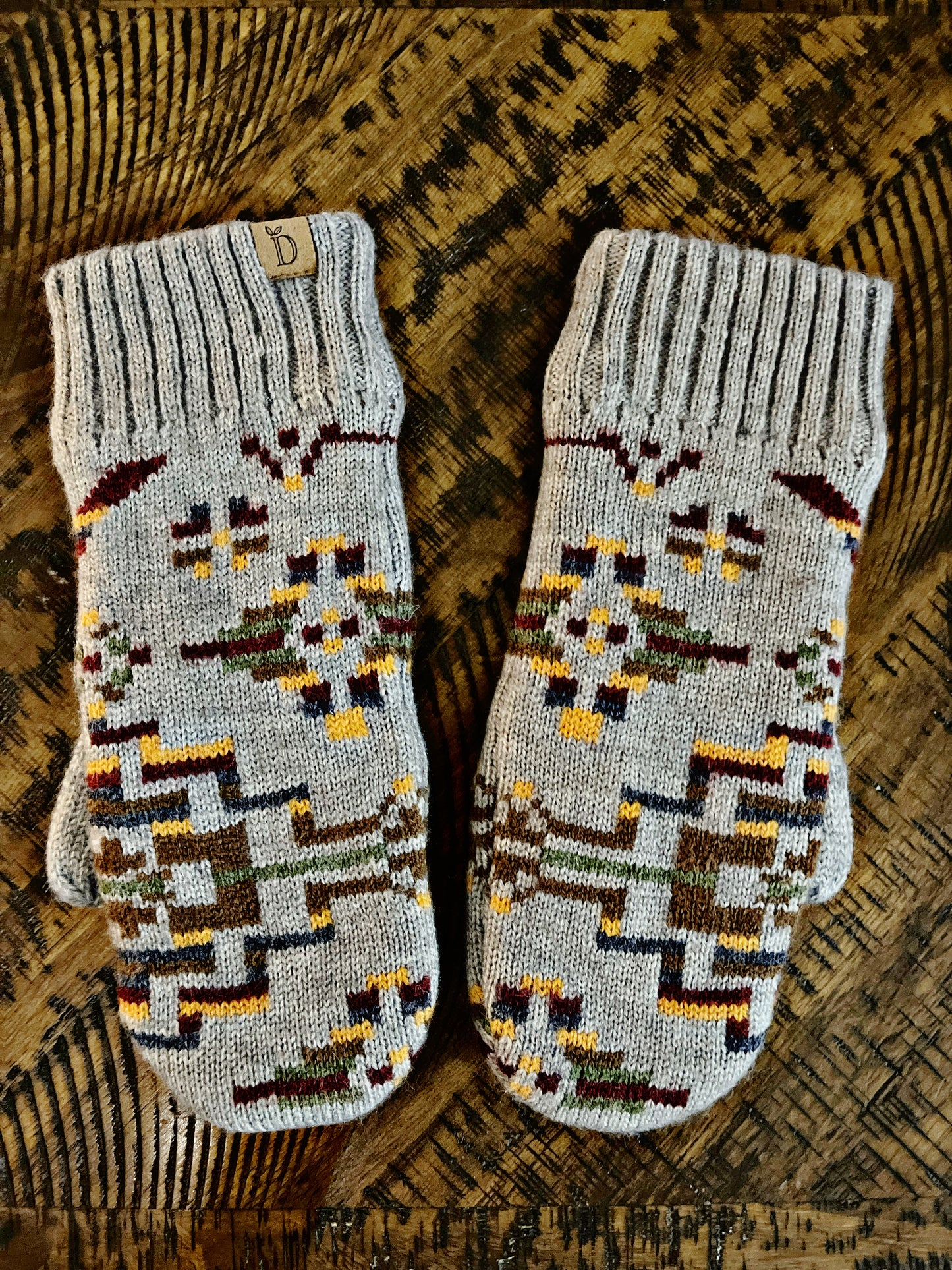 Aztec Mitten with Ribbed Cuff