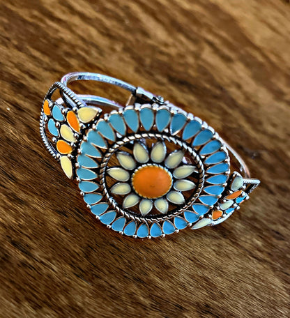 Western Design Clasp Bracelet