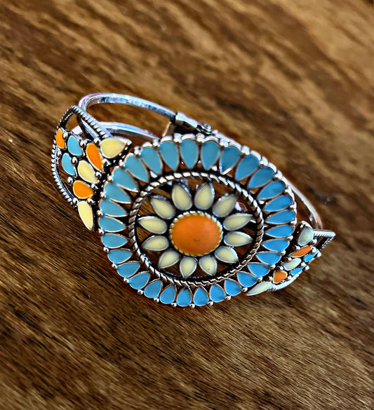 Western Design Clasp Bracelet